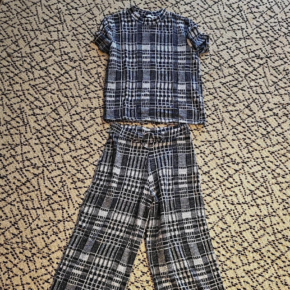 Zara - Black and White Set. Size Small.